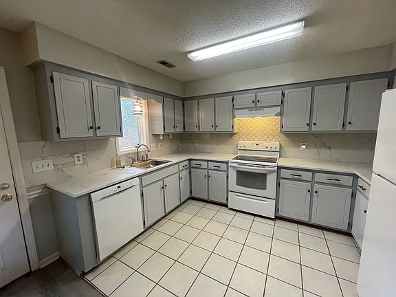 2nd image of 4314 Hunters Club Dr