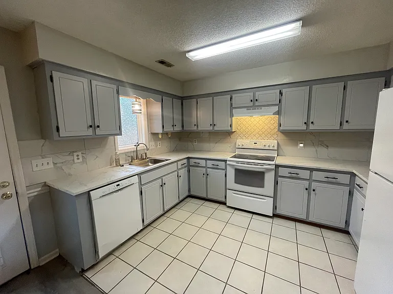 4314 Hunters Club Dr — Photo 2
