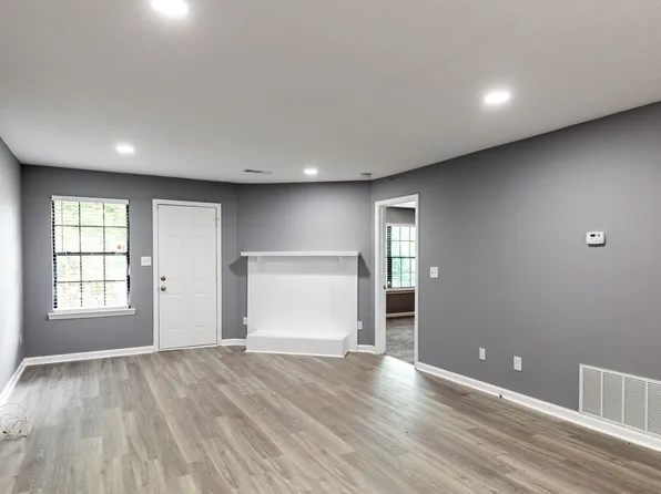 Briarhill 563 Apartments