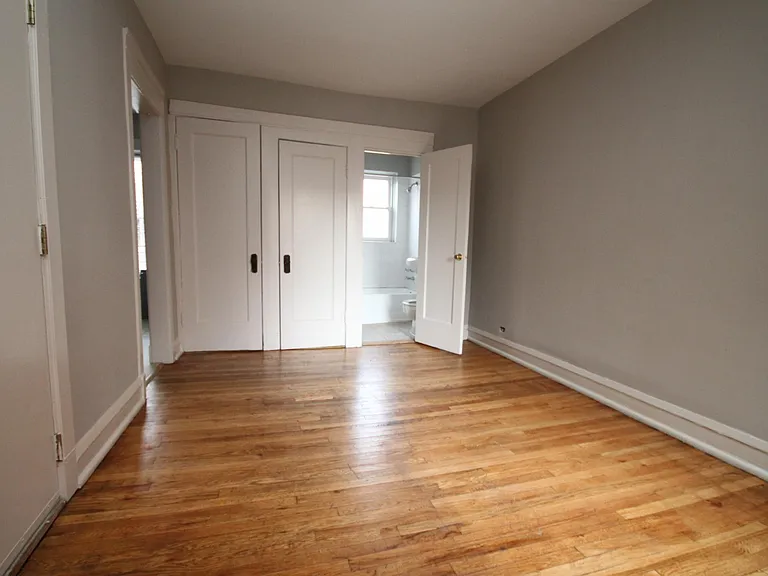 1352.5 W Argyle St #2E — Photo 16
