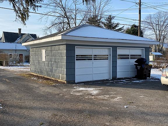 2nd image of 614 E Main St #10