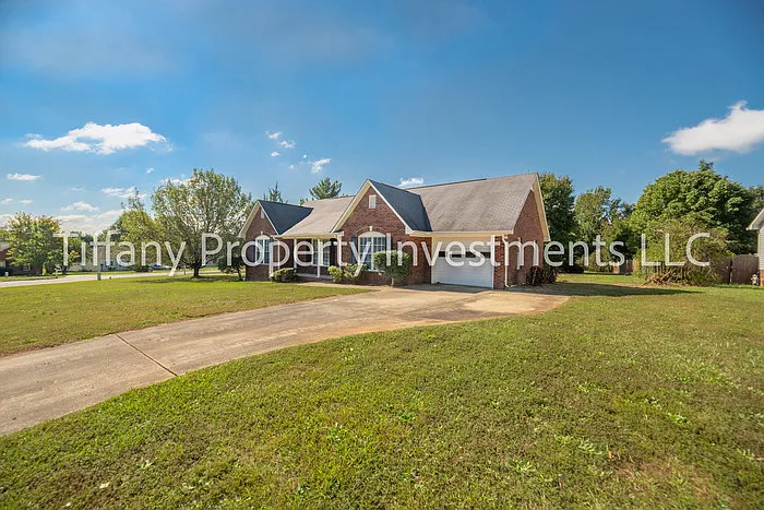 Building Photo - 2427 Hunters Way