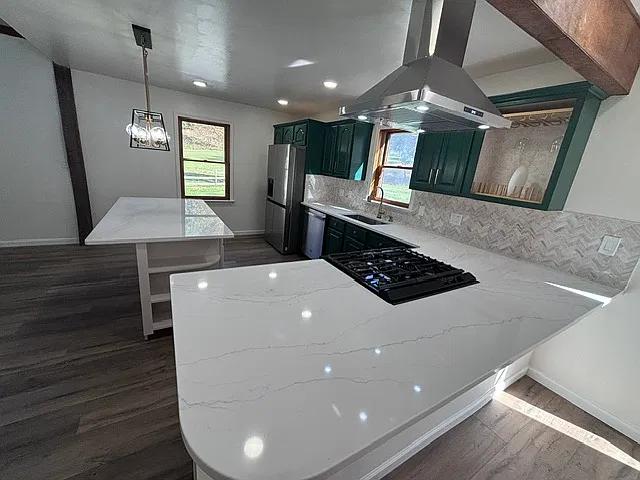 4 bed, 2595 sqft, $3,900 — Photo 2