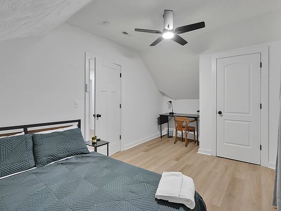2nd image of 1128 S Grand Ave #3