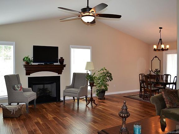 4th image of 210 S River Glen Drive Gln