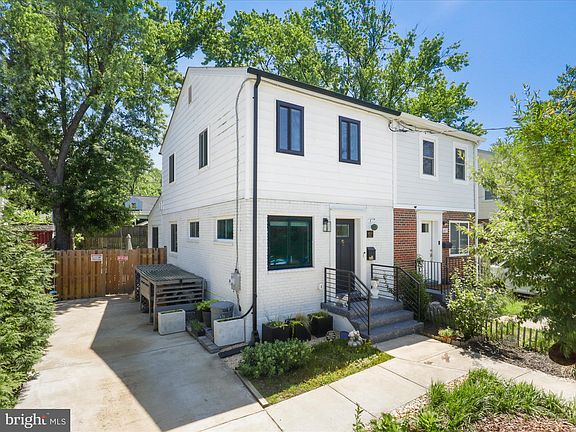 2nd image of 6813 Radcliffe Dr