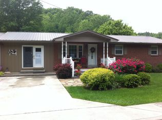 282 S Roberts Drive, Prestonsburg, KY 41653
