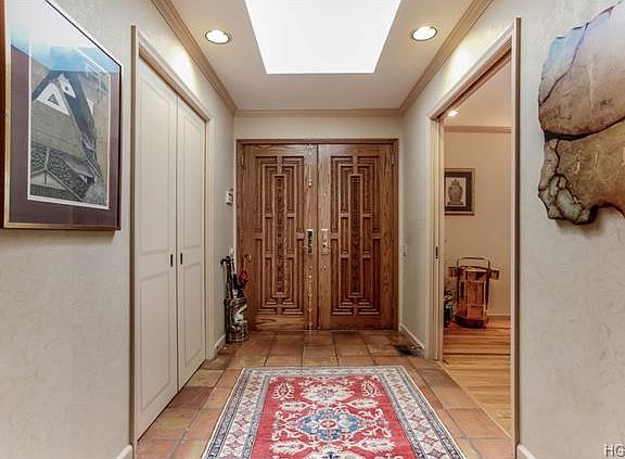 3rd image of 21 Hutchinson Ave