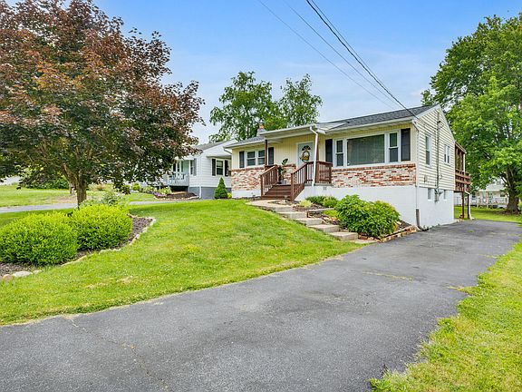 3rd image of 517 Terry Dr