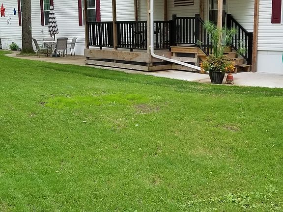 Front exterior view w/yard