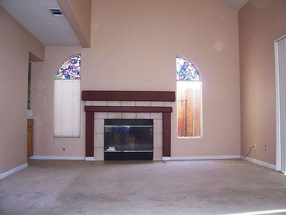 4th image of 544 Zinfandel St
