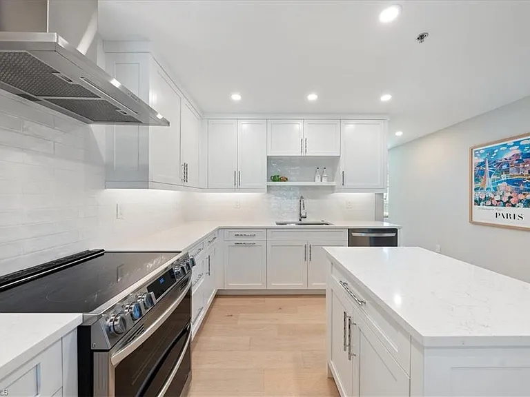 569 Park Shore Dr #G5 — Photo 16
