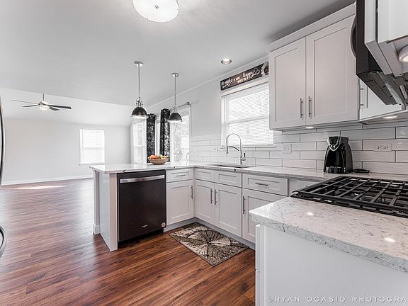 2nd image of 2356 Woodside Ct