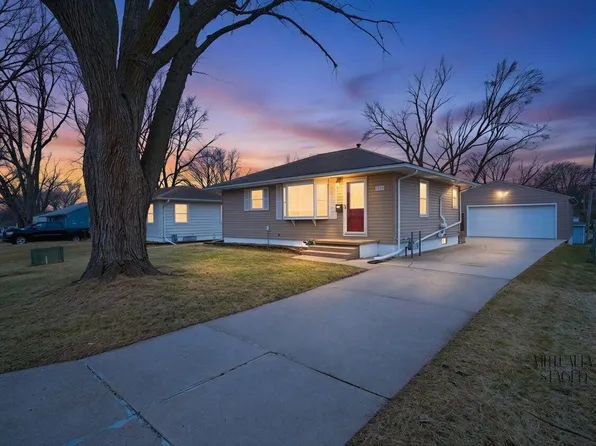 1286 Scott Ave, Waterloo, IA 50701