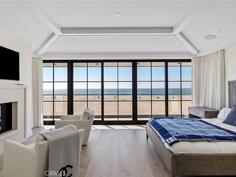 2428 The Strand — Photo 37