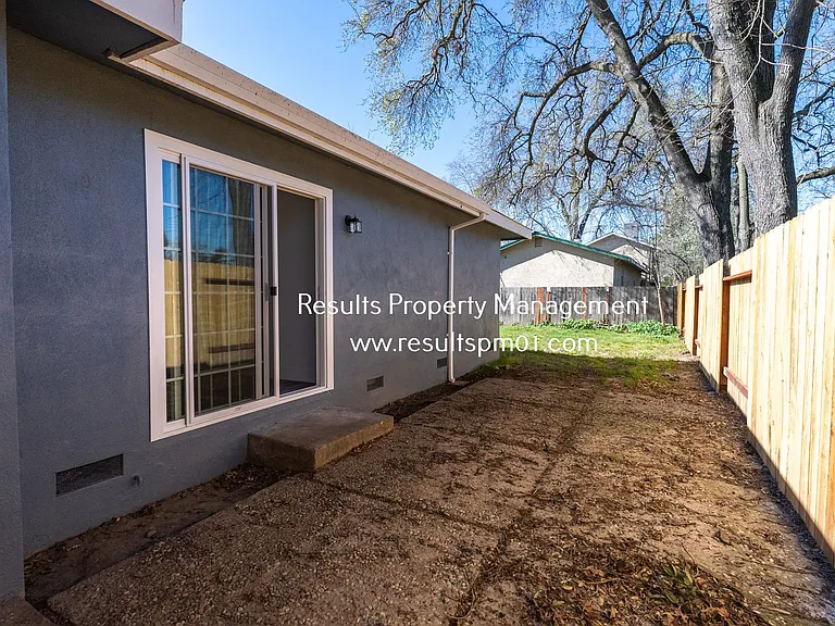 7867 Mariposa Ave — Photo 10