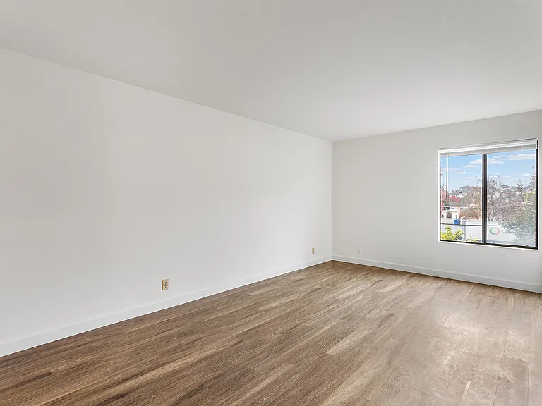 Bayview — Photo 8