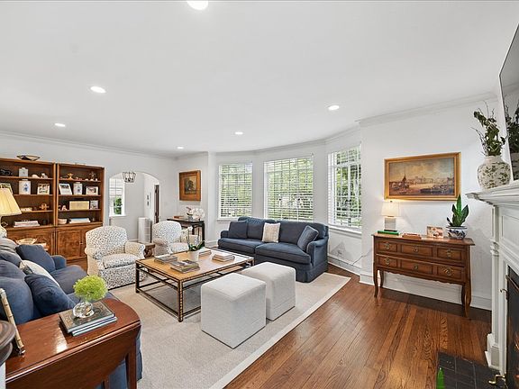 5th image of 419 Provident Ave