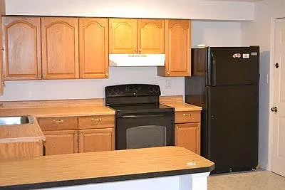 3 bed, 1.5 bath, 1620 sqft, $2,200 — Photo 3