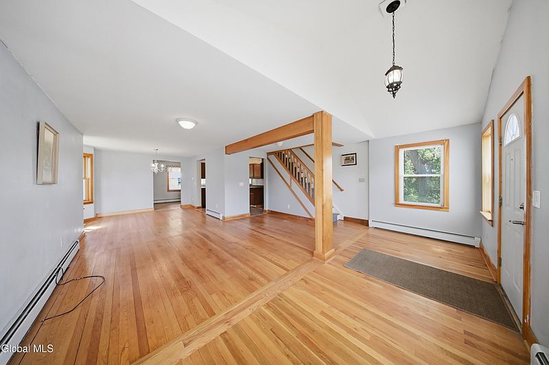 3rd image of 189 River Road