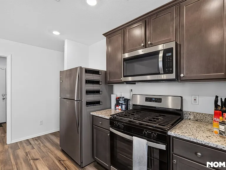 985 Berman St — Photo 10