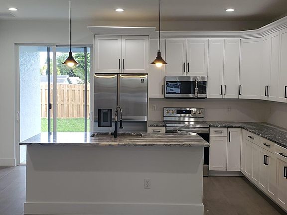 3rd image of 66 Marguerita Dr