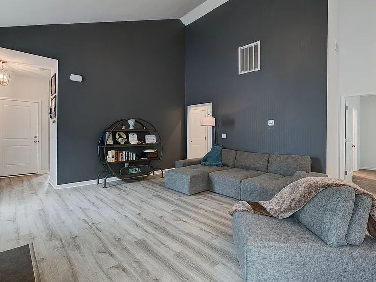1428 Ardennes Dr — Photo 5