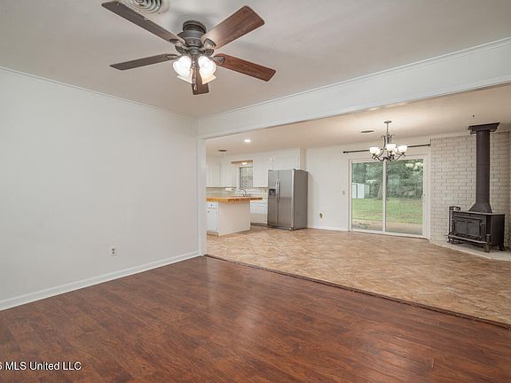 4th image of 702 Cypress Rd