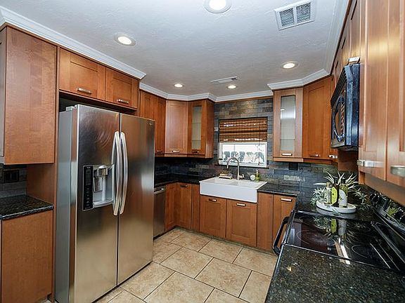 2nd image of 1509 Lorainne Ave