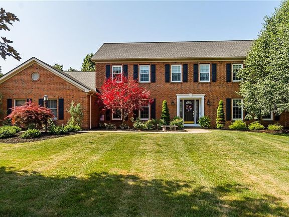 2nd image of 7 Chantilly Ln