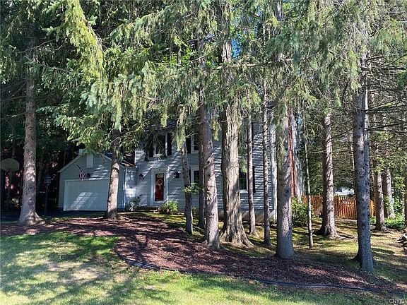 3rd image of 20 Endora Dr
