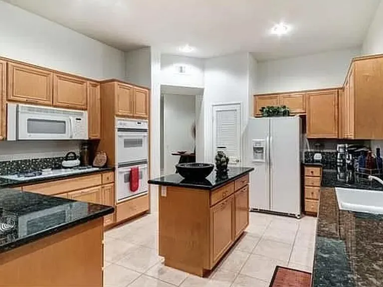 129 E Kavenish Dr — Photo 18