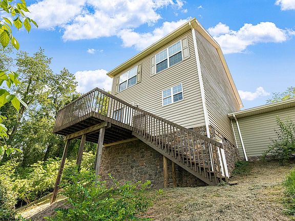 3rd image of 10 Hall Valley Ct