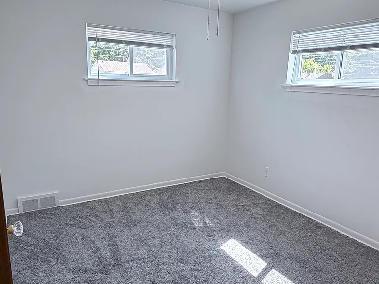 16101 Salem St — Photo 7