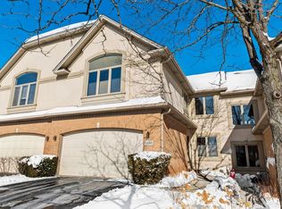 1048 W Sutton Ct, Palatine, IL 60067