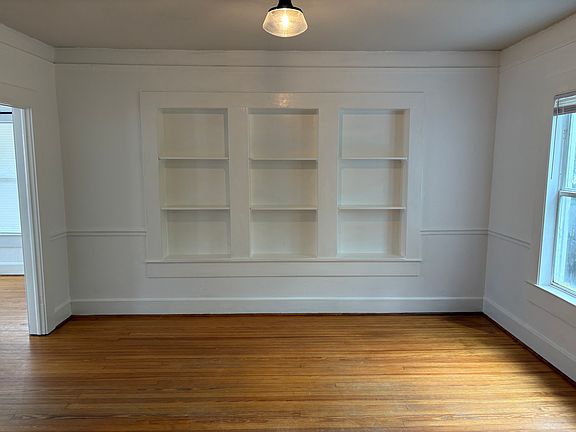 5th image of 938 Oak Ave