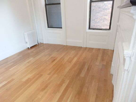 3rd image of 500 W 48th St APT 2RN