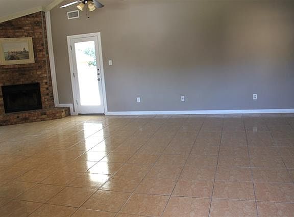 4th image of 416 Kalmia Dr