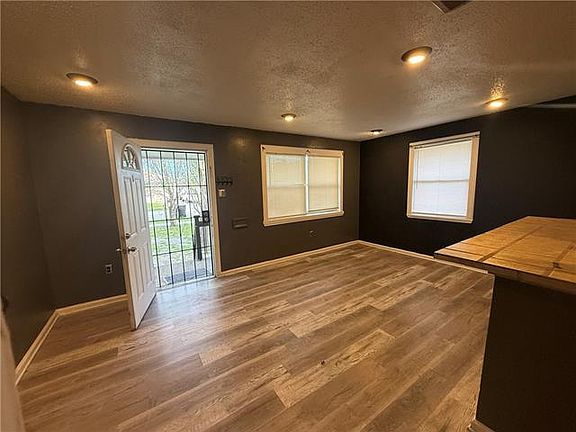 2nd image of 4828 Eastview Dr