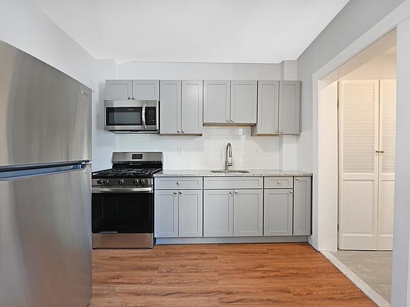 4th image of 17 Crawford St #2