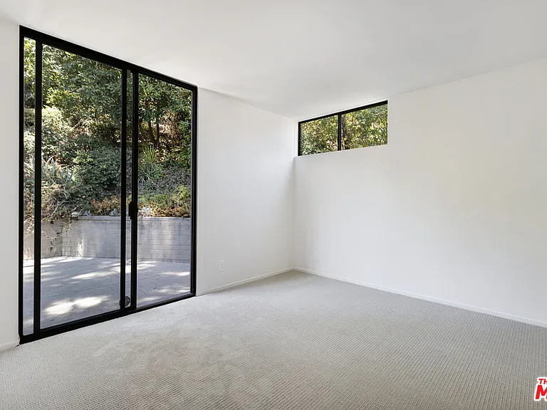3035 Windsor Ave — Photo 49