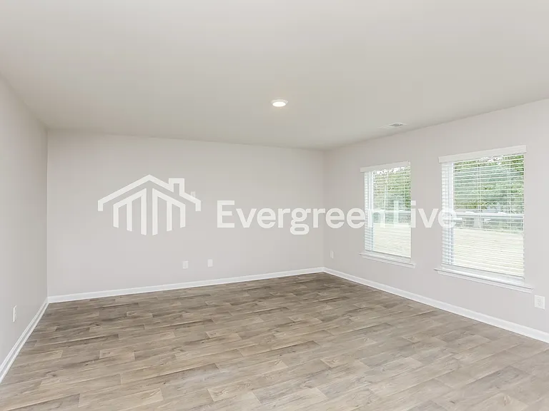805 Vanguard St — Photo 12