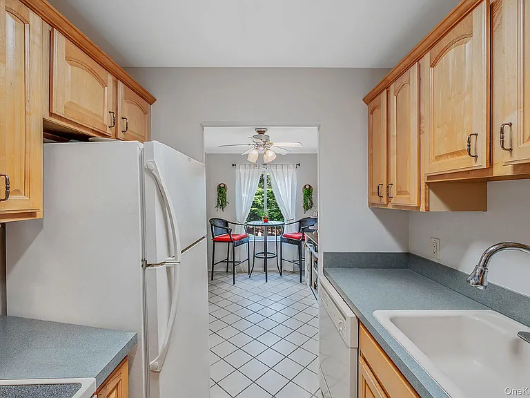 855 Skyline Dr — Photo 13