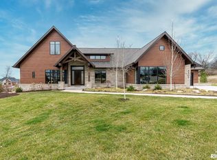 4307 Woodland Dr, Bettendorf, IA 52722