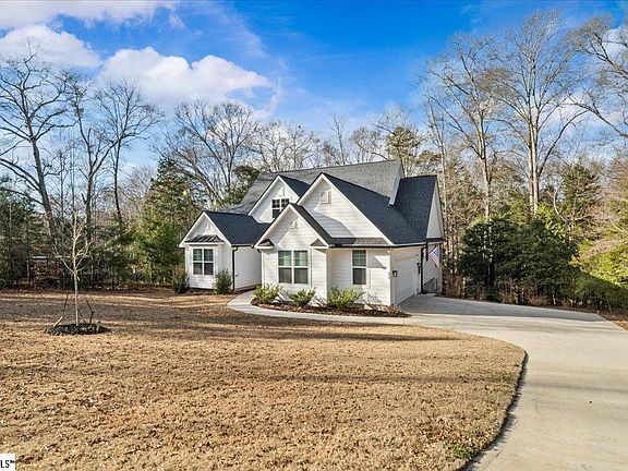 2nd image of 80 Southwood Dr