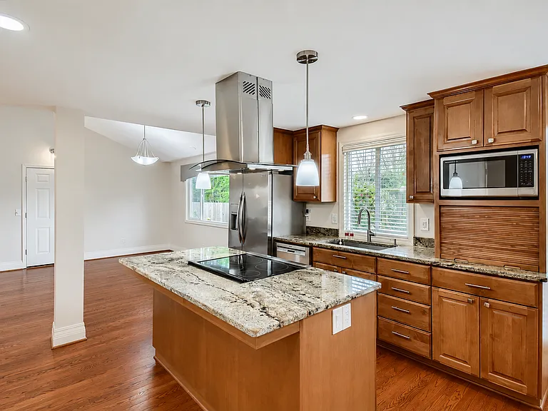 32 Condolea Dr — Photo 6