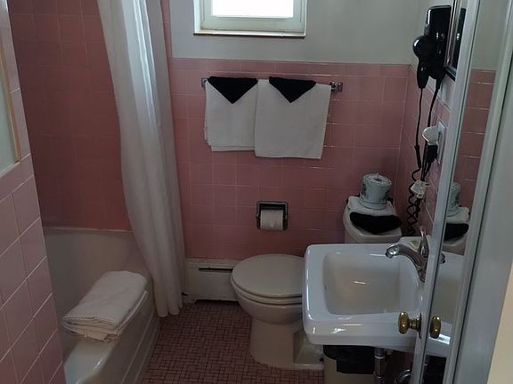 5th image of 3701 W Lake Rd Room 11