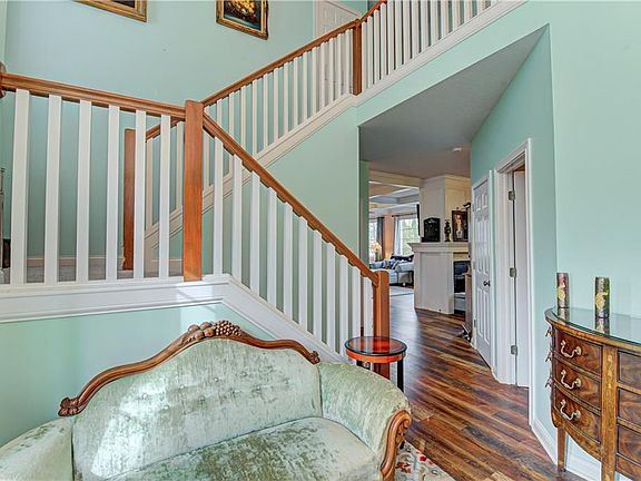 3rd image of 724 Willow Pointe North Dr