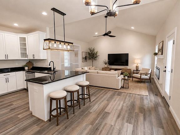 3rd image of 8415 Bens Ln