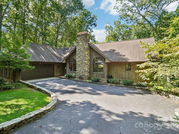 150 Rugby Hollow Dr, Hendersonville, NC 28791